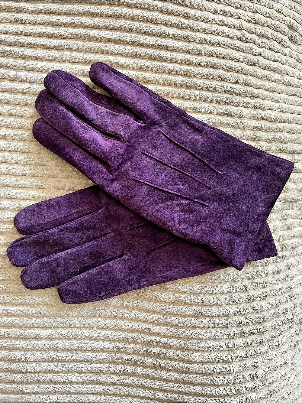 Purple Gloves Like New